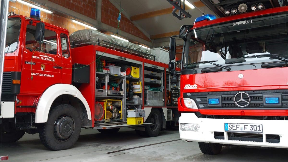 Fahrzeughalle mit Blick auf den Rüstwagen