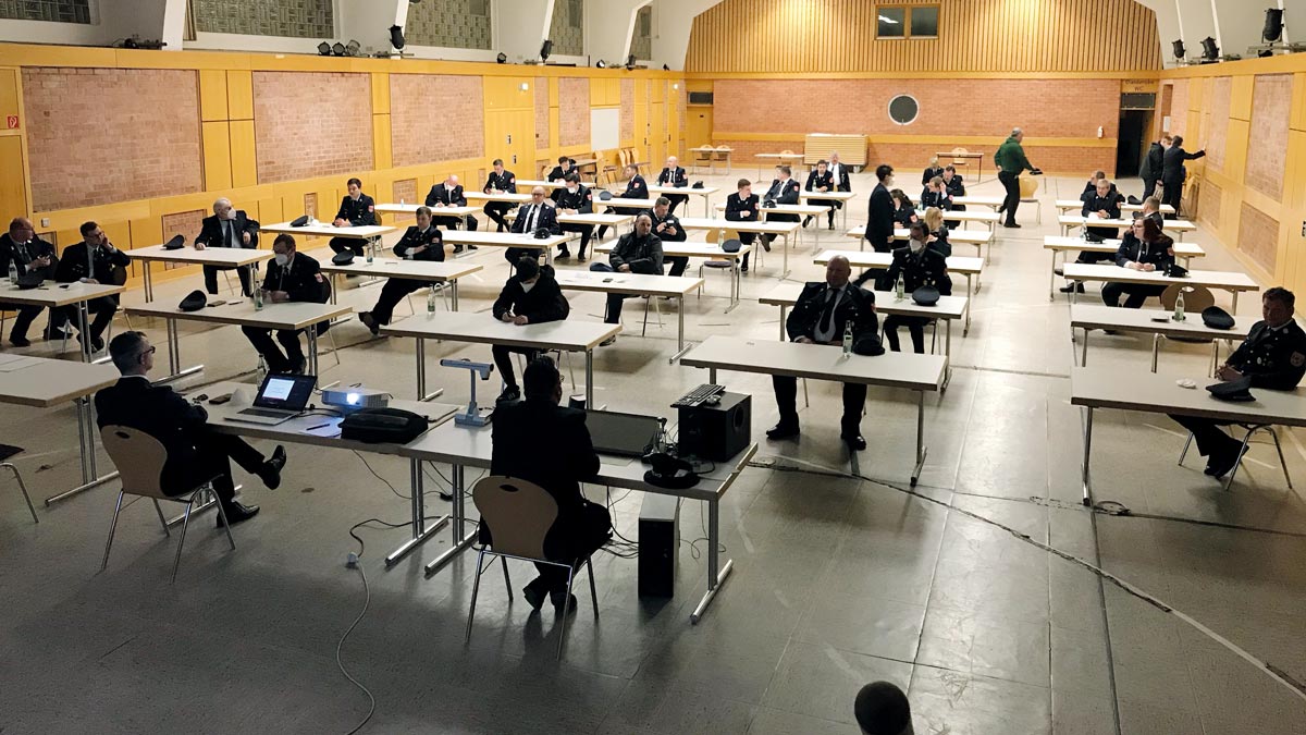 Blick auf die Anwesenden in der Wolfgang-Graf-Halle