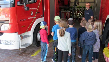 Vorschulkinder bei der Feuerwehr