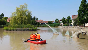 Jugendfeuerwehr im Schlauchboot